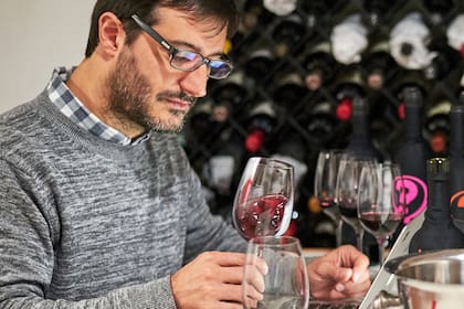 Por primera vez, una publicación de referencia incorpora a un catador argentino; se trata de Joaquín Hidalgo, para Vinous