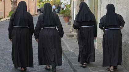 ¿Por qué alguien se uniría a una institución que prohíbe la vida familiar y exige el celibato?