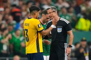 ¿Por qué árbitros han expulsado a jugadores por cubrirse la boca? La FIFA aplica la "Ley Prestianni"