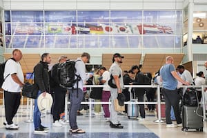 Por qué cada vez más turistas evitan viajar a EE.UU.
(AP Photo/Tony Gutierrez)