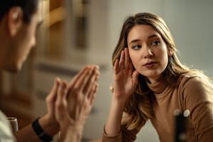 Qué significa el popular refrán “a palabras necias, oídos sordos”
