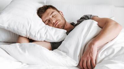 ¿Por qué dormir menos de 5 horas atenta en contra de tu salud y cuánto deberíamos descansar?