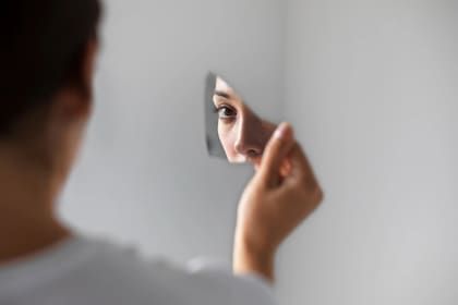 Por qué duele crecer: la paradoja de la vida y un duelo del que no se habla, el de la propia identidad
Foto: Freepik.