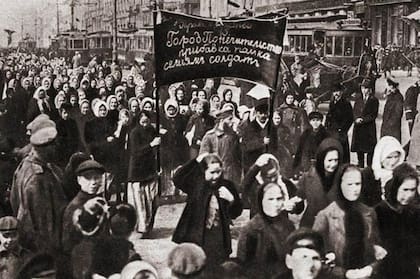 Tras esta tragedia de la fábrica Cotton, se empezaron a hacer manifestaciones por los derechos de las mujeres en Estados Unidos y Europa