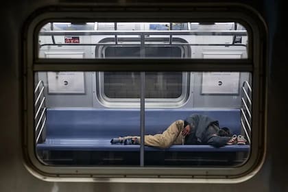 Por qué en EE.UU., el país más rico del mundo, hay casi 800.000 personas sin hogar.