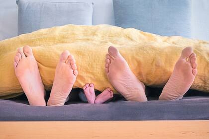 ¿Por qué las mujeres siempre tienen los pies más fríos que los hombres? Esto dice la ciencia