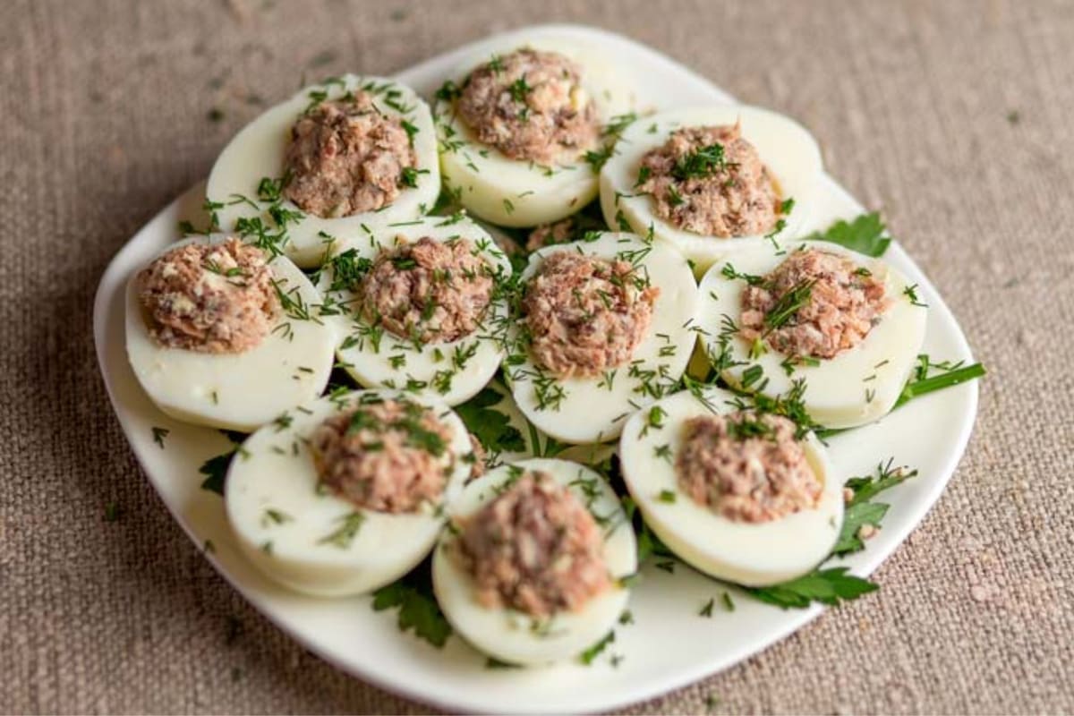 Por qué los chefs coinciden en que los mejores huevos rellenos de atún se hacen en apenas 12 minutos