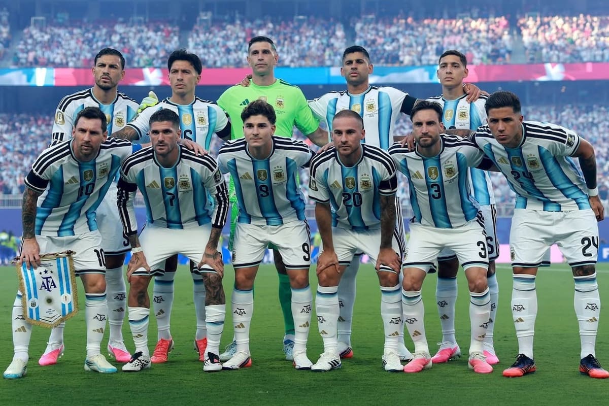 Por qué los jugadores de la selección argentina usan brazalete negro