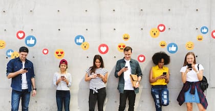 ¿Por qué nos sentimos presionados a publicar constantemente en redes sociales todo lo que nos pasa?