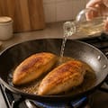 Cómo usar vinagre en la sartén para que la pechuga de pollo quede perfecta