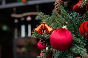 ¿Por qué se usa el verde, rojo y dorado en Navidad? (Pexels/Bảo Minh)