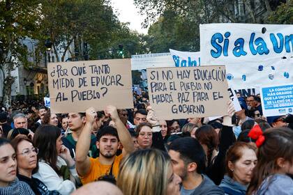 "¿Por qué tanto miedo de educar al pueblo?", decía otra de las consignas