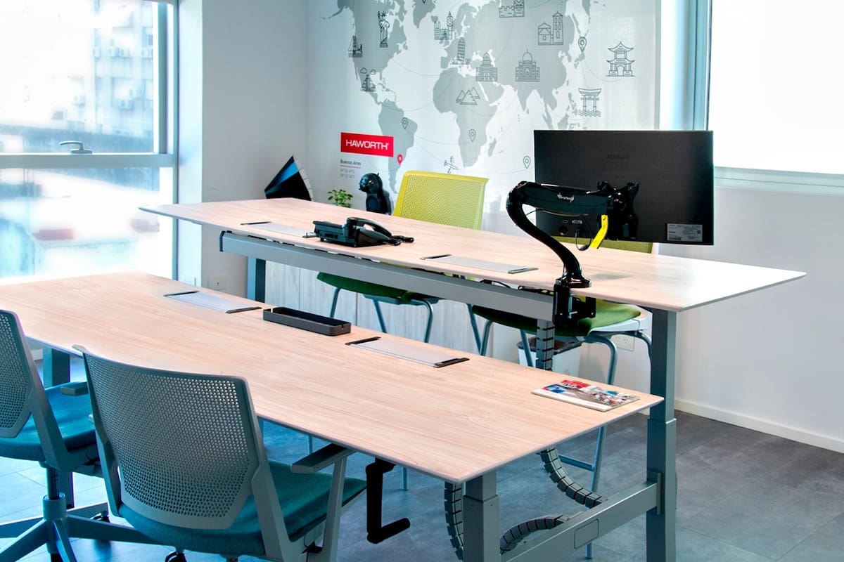 Por razones más que conocidas el empleo remoto explotó en las últimas semanas pero, ¿de verdad están preparadas las casas para convertirse en oficinas? Algunas claves para armar un espacio cómodo y funcional.