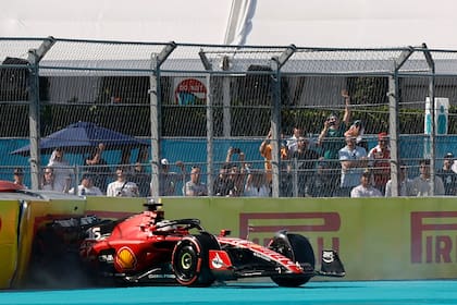 Por segundo día seguido, Charles Leclerc y su Ferrari terminaron contra el muro de contención de la curva 8; este sábado tuvo consecuencias, porque ocurrió durante la prueba de clasificación del GP de Miami de Fórmula 1.
