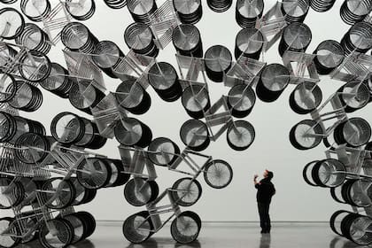 Por siempre bicicletas, instalación que conoció varias adaptaciones, es una de las obras que llegarán a Proa