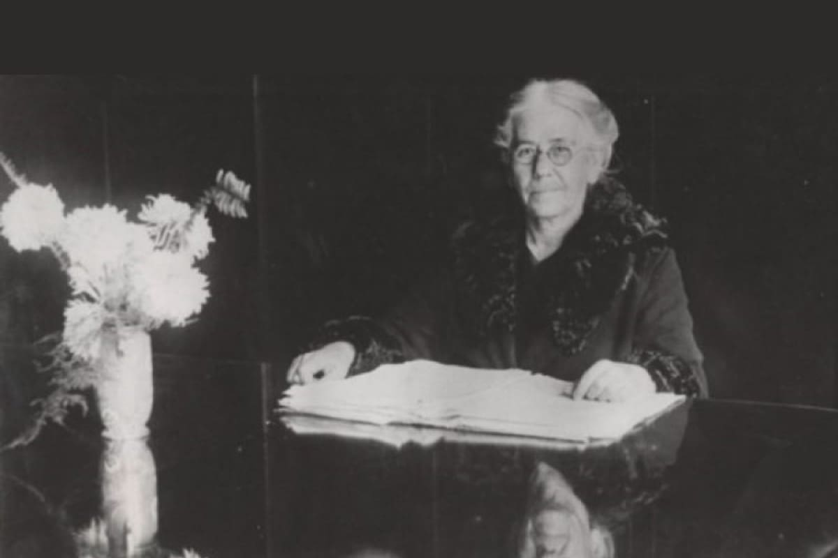 Por su dedicación la nombraron "Maestra de la Patria"