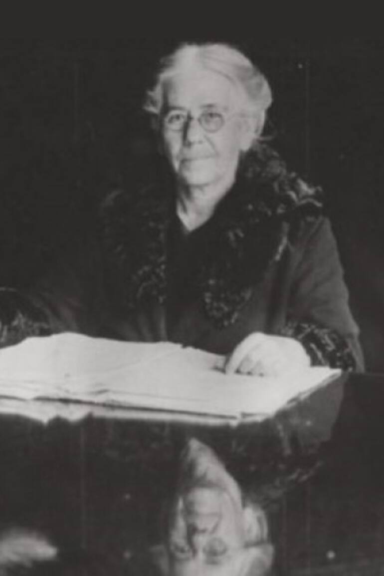 Por su dedicación la nombraron "Maestra de la Patria"
