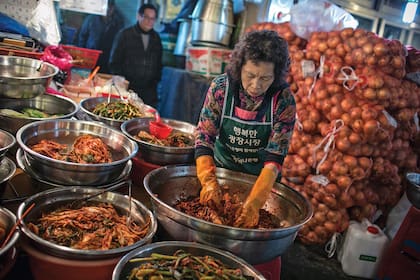 Por su legado en la cultura coreana, el kimchi, rico en probióticos está en la lista del Patrimonio Cultural Inmaterial de la Humanidad de Unesco