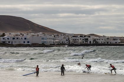 Por su temperatura y sus vientos favorables para la navegación, es el lugar ideal para practicar foil, uno de los deportes acuáticos favoritos del activista.
