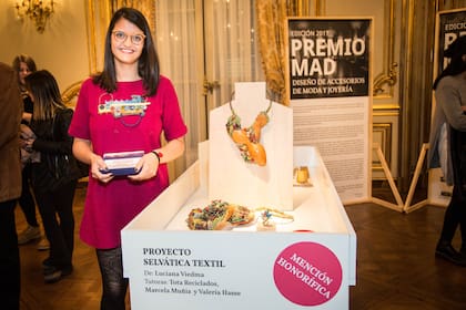 Por sus piezas de joyería textil, Luciana Viedma tuvo el honor de ser mencionada en Premio MAD