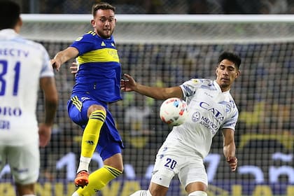 Por tantas ausencias, Gabriel Aranda debió meterse en el once inicial ante Godoy Cruz y hoy, ante Quilmes, vuelve a ser titular.