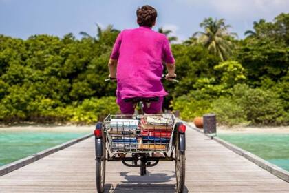 Por tercer año consecutivo, una librería de las islas Maldivas busca un/a candidato/a para administrar el local, escribir sobre el trabajo de vender libros en playas paradisíacas y organizar talleres literarios o de escritura. El puesto se extiende durante seis meses