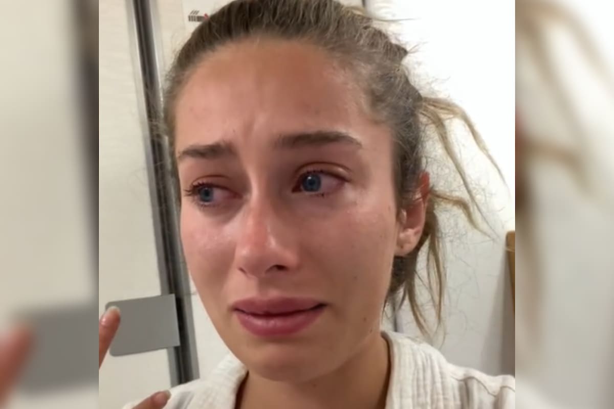 Por un error de la aerolínea en la que viajaba, vivió el peor vuelo de su vida (Captura video)