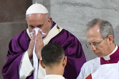 Por una "leve indisposición" el Papa suspendió una cita con el clero romano