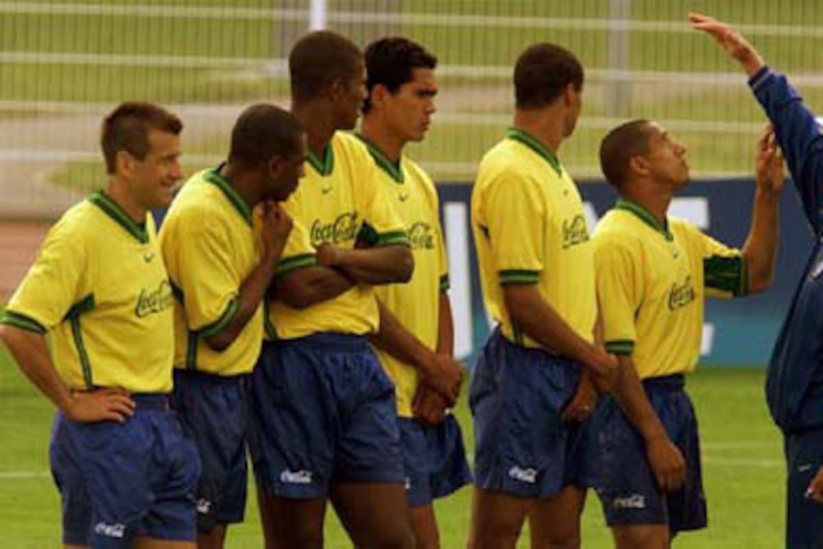 Por una cabeza: Zagallo ironizó sobre la estatura de Roberto Carlos