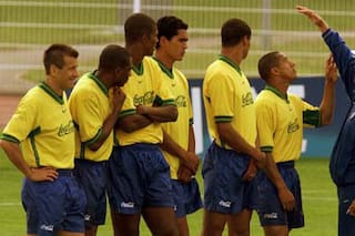 Fue internado por una infección respiratoria el primer campeón mundial como futbolista y DT