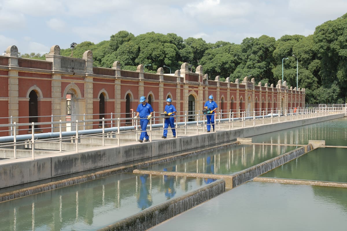 Por únicamente el acceso al agua, un hogar de ingresos bajos debería abonar, en promedio, $7.238; uno de ingresos medios, $13.611; pero los de ingresos altos tendrían la factura más cara: $41.562.