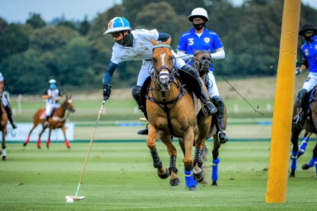 Poroto Cambiaso durante la temporada británica; detrás, Gonzalito Pieres, que criticó duramente a la AAP