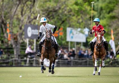 Poroto Cambiaso en acción en Tortugas, en el 14-9,5 de La Dolfina-Brava a La Irenita en la semifinal de la rueda de perdedores.