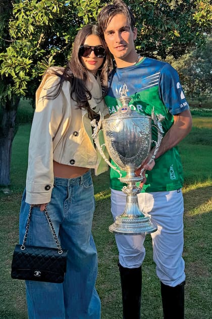 Poroto y Lara están juntos desde hace casi dos años. Ella es hija de Yanina Solnicki, dueña de El Camarín y gran amiga de María Vázquez
