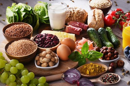 Porotos negros, arándanos, uvas y semillas deberían estar siempre presentes en la mesa diaria