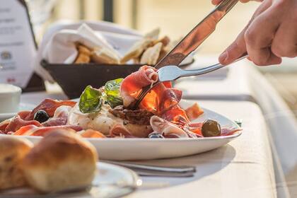 Porque toda buena comida comienza con un aperitivo. Nada mejor que compartir algo para abrir el apetito.