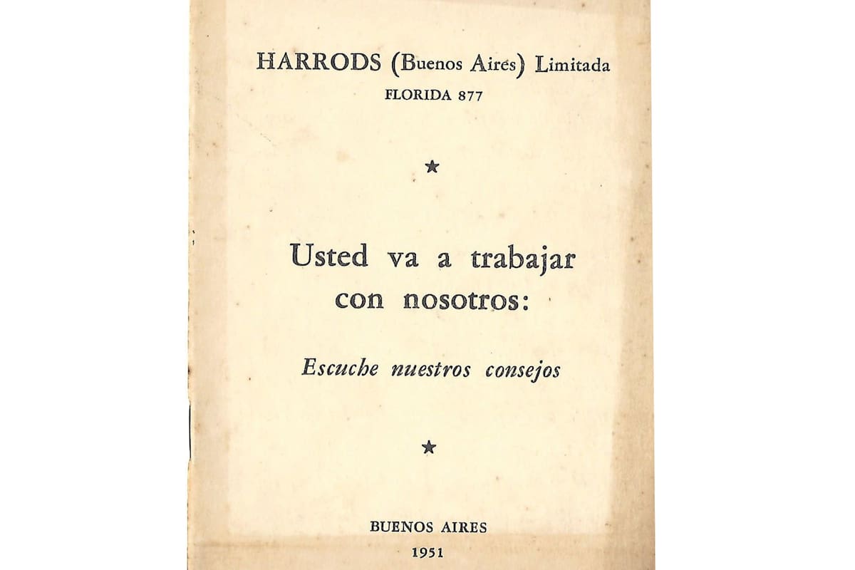 Portada del manual de normas y consejos editado por Harrods para sus nuevos empleados