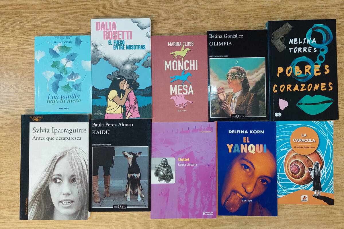Portadas de las diez novelas finalistas del Premio Sara Gallardo, que otorga $ 600.000 a la obra ganadora y cinco menciones