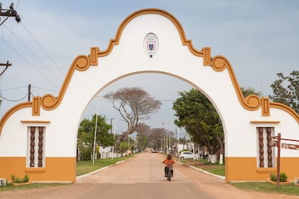 Pórtico de entrada a Yapeyú.
