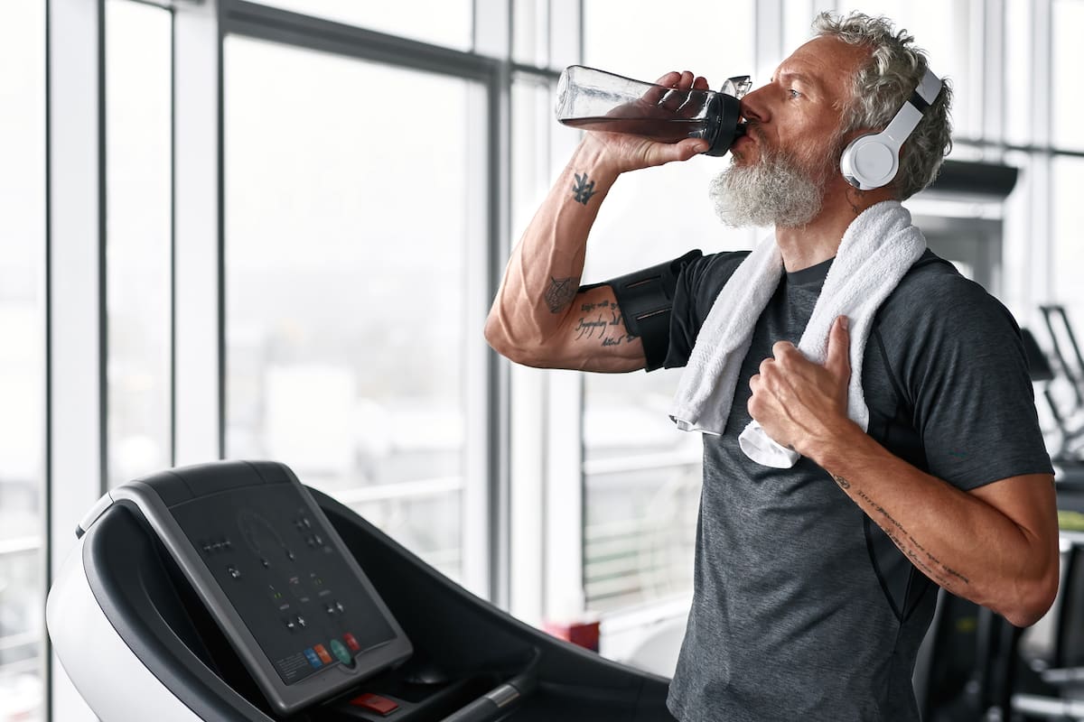 A partir de los 50 años es común notar pérdida de masa muscular, sentir que se tiene un menor rendimiento físico y un cansancio que antes no estaba
