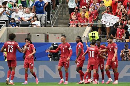 Portugal goleó a Uzbekistán en la segunda fecha y quiere arrebatarle el primer lugar de su zona a Colombia