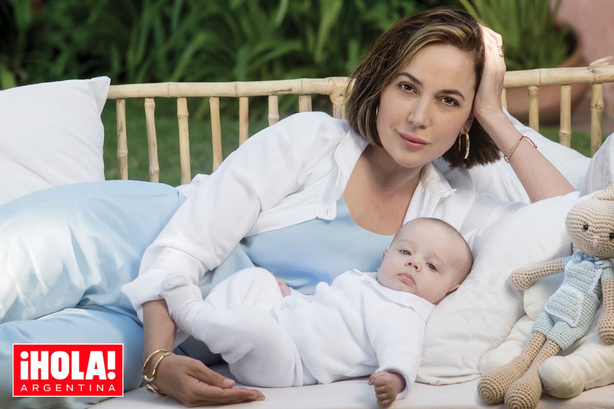 Posa con Lorenzo Marcos, a quien describe como un bebé con mucha paz. Además, Valeria es madre de Santino y Manuel, fruto de su amor con el músico Facundo Pereyra Iraola, con quien se puso de novia seis meses después del nacimiento del mayor.