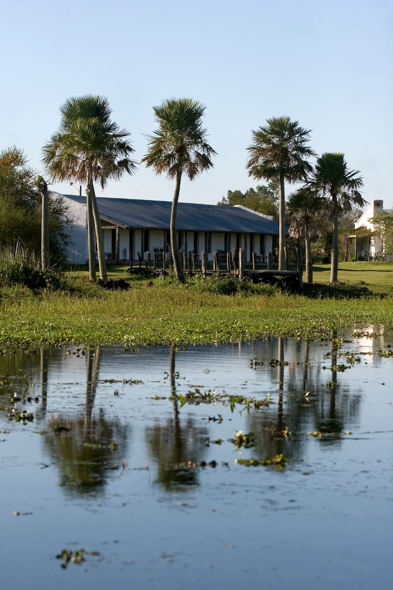 Posada de la Laguna está frente al espejo de agua.
