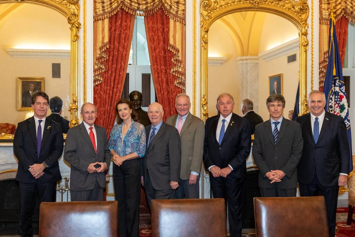 Posse, el senador James Rish, Mondino, el senador Ben Cardin, el senador Tim Kaine, Werthein, Marcelo Cima y el embajador norteamericano en la Argentina, Marc Stanlet