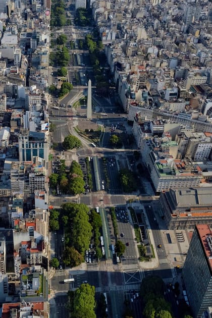 Postal de la 9 de Julio tomada desde un dron en febrero de 2022, donde puede observarse el Metrobús