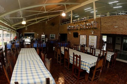 Postales de un comedor vacío en la pensión de Boca