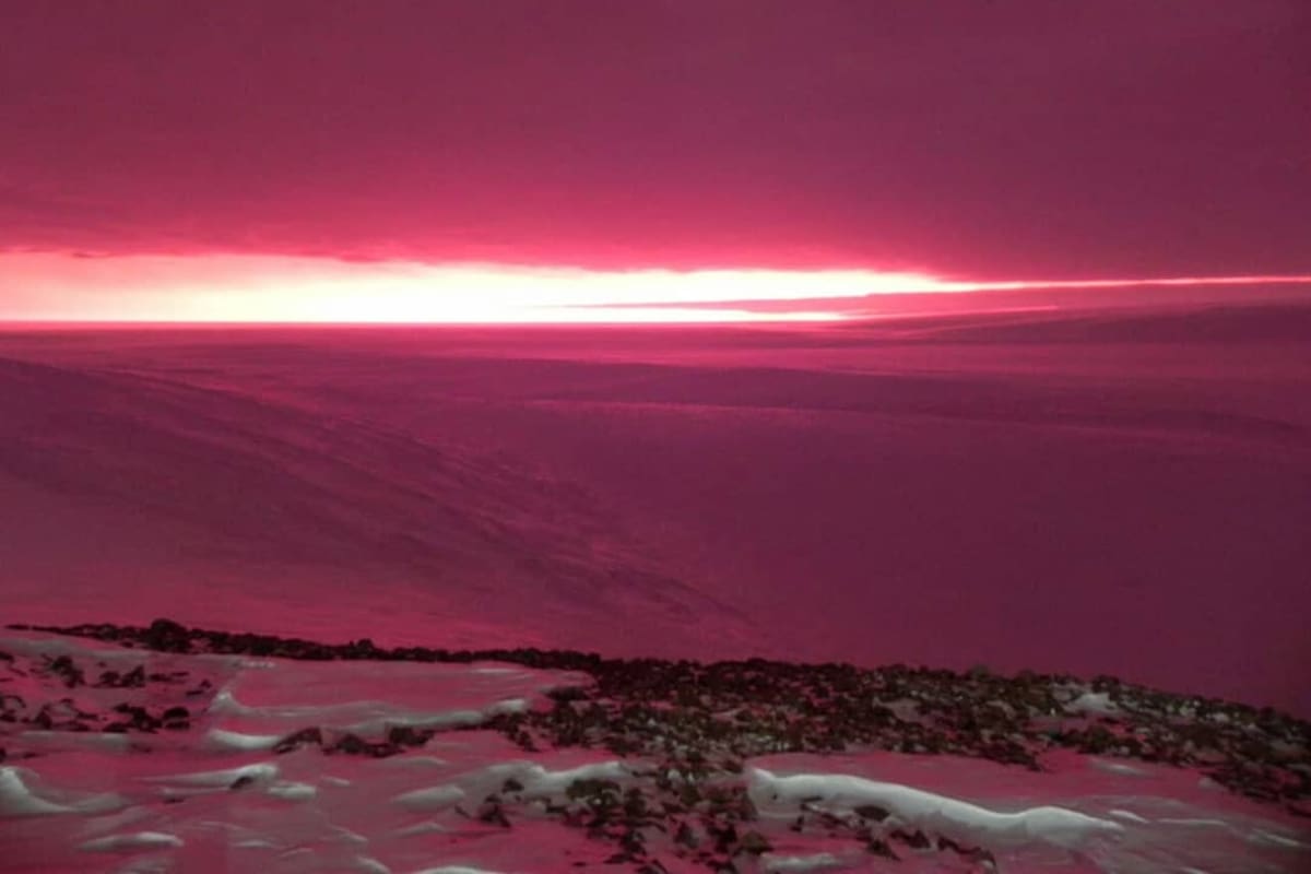Postales del primer amanecer en la Base Belgrano II, desde abril