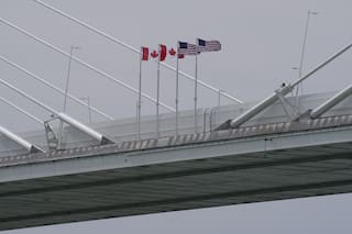 Postergan apertura de puente entre EE.UU. y Canadá que Trump amenazó con bloquear
