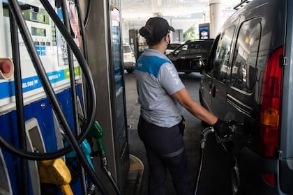 Postergan la actualización del impuesto sobre los combustibles