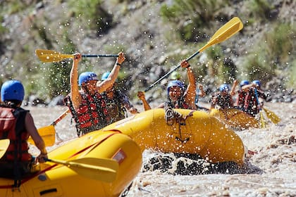Potrerillos está rodeado por un cautivante valle de montaña y es el lugar ideal para realizar rafting